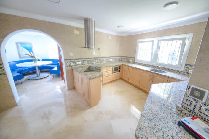 Image No.39-4 Bed Villa / Detached for sale