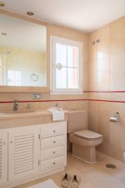 12-53013098fcab6c38b1379cd33298e050