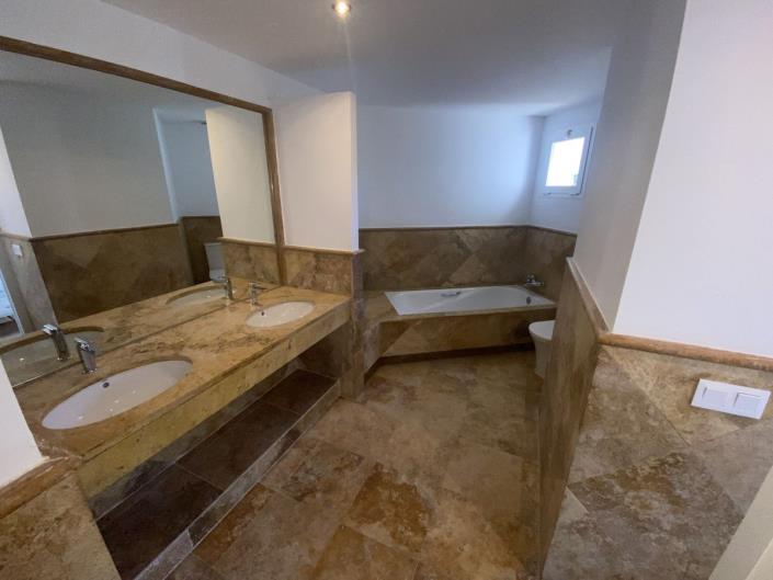 Image No.21-3 Bed Townhouse for sale