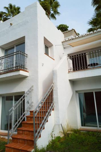 Image No.30-3 Bed Townhouse for sale