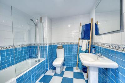 10-bb915d1cb19341576dcdc994b81ab9c5