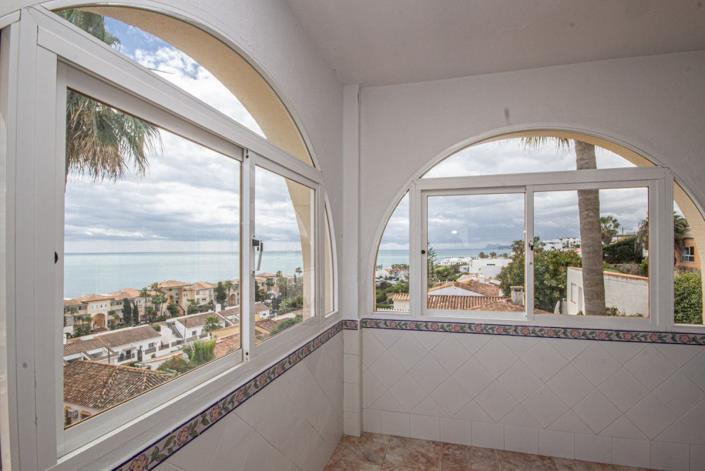 Image No.11-4 Bed Villa / Detached for sale