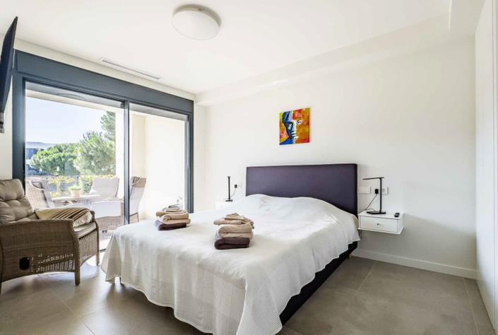 Image No.14-3 Bed Townhouse for sale