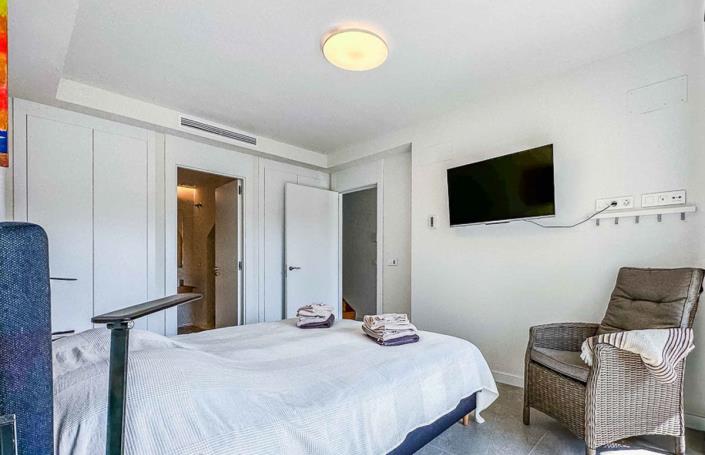 Image No.15-3 Bed Townhouse for sale