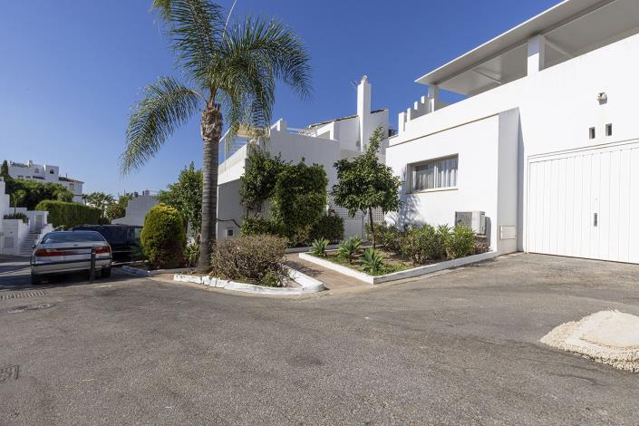 Image No.3-4 Bed Semi-Detached for sale