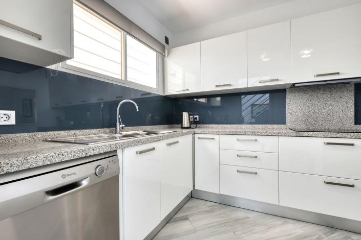 Image No.14-4 Bed Semi-Detached for sale