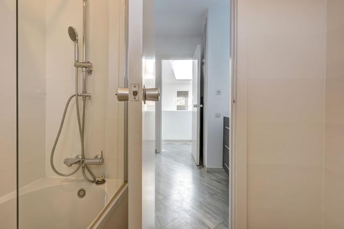 Image No.41-4 Bed Semi-Detached for sale