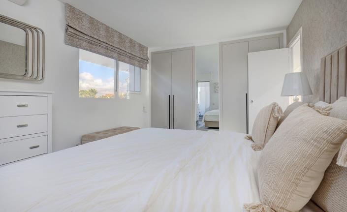 Image No.49-4 Bed Semi-Detached for sale