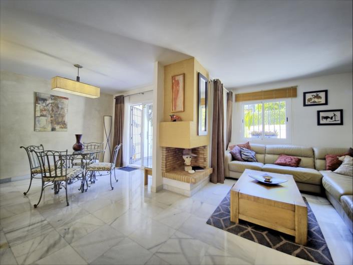 Image No.8-6 Bed Townhouse for sale