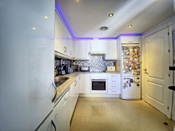 Image No.13-6 Bed Townhouse for sale