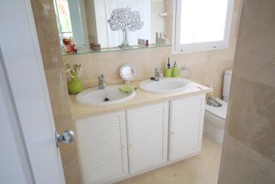 11-4d8aa6e612c0d8ce985b634e45aeea7a