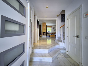 10-bb915d1cb19341576dcdc994b81ab9c5