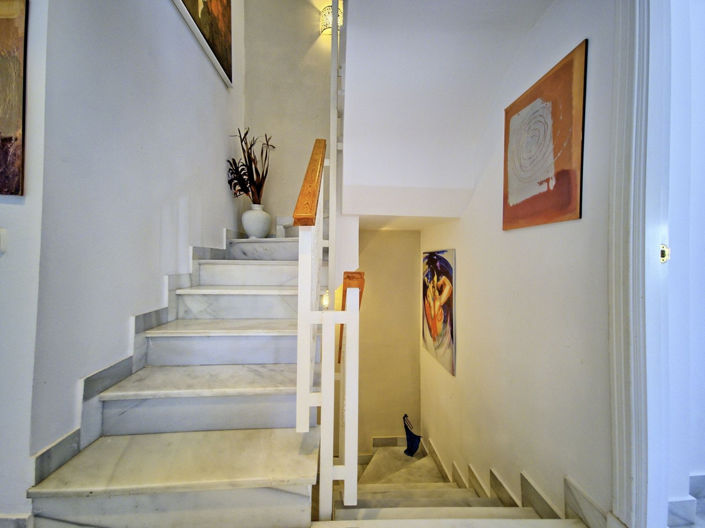 Image No.17-6 Bed Townhouse for sale