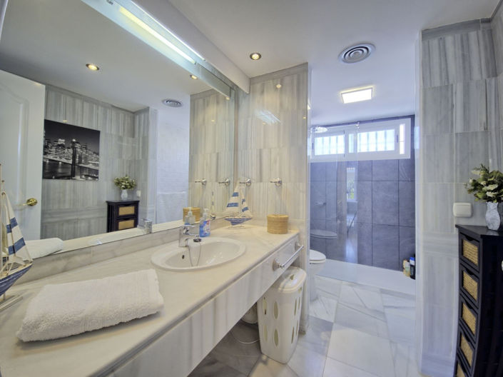 Image No.22-6 Bed Townhouse for sale