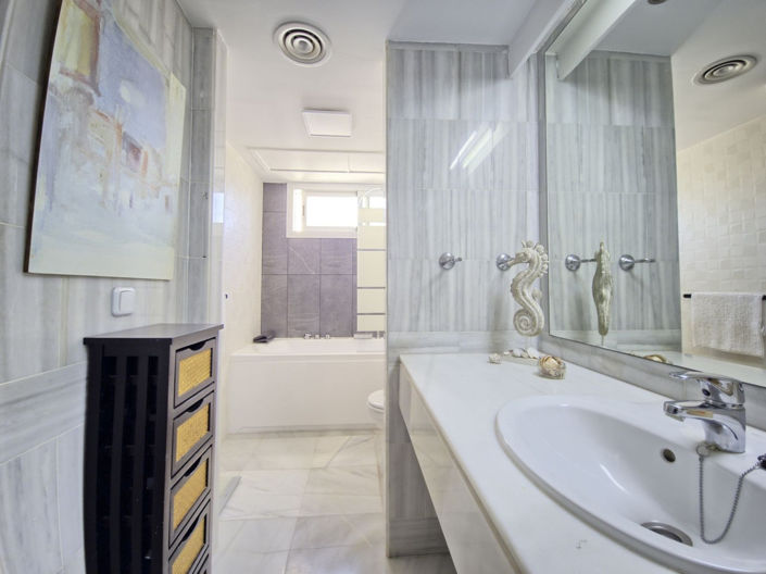 Image No.24-6 Bed Townhouse for sale