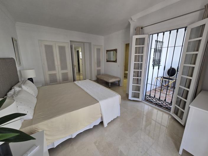 Image No.8-3 Bed Townhouse for sale