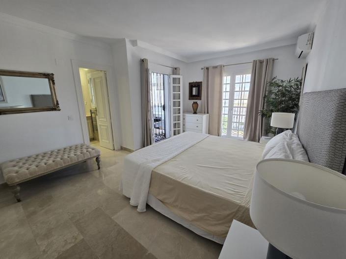 Image No.11-3 Bed Townhouse for sale