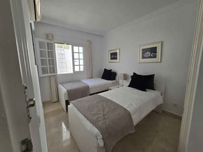 Image No.14-3 Bed Townhouse for sale