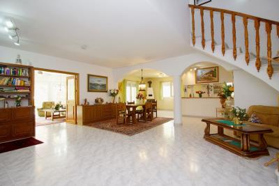 11-4d8aa6e612c0d8ce985b634e45aeea7a