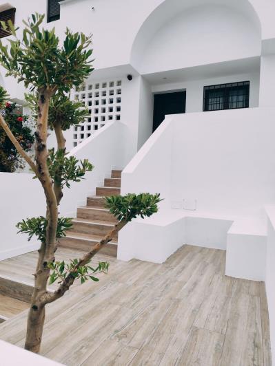 Image No.1-5 Bed Townhouse for sale