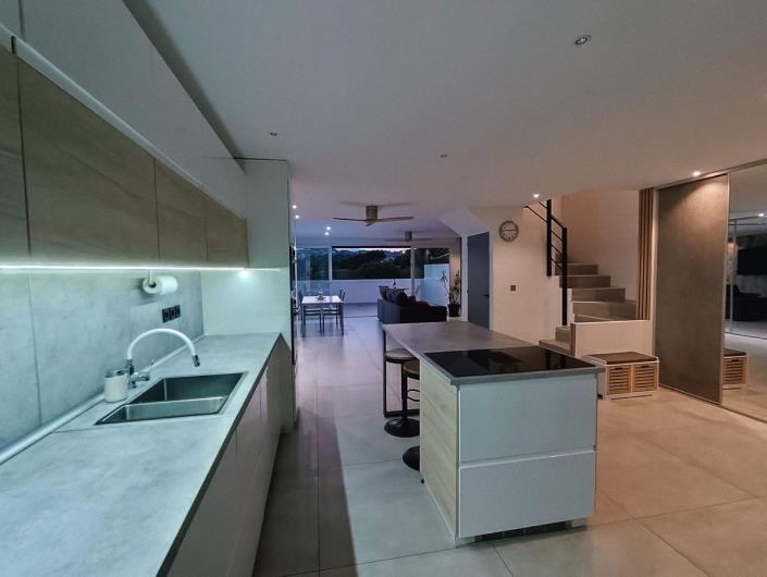 Image No.5-5 Bed Townhouse for sale