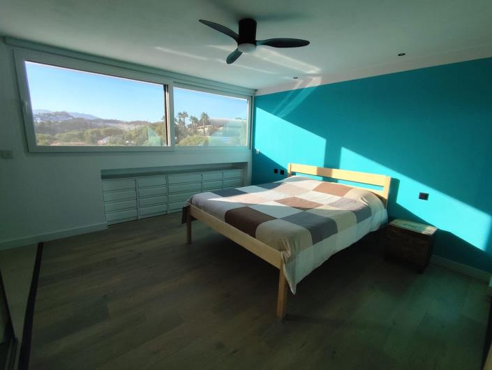 Image No.12-5 Bed Townhouse for sale