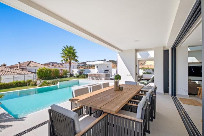 Image No.14-4 Bed Villa / Detached for sale