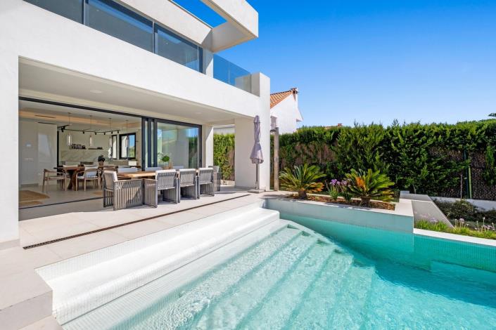 Image No.15-4 Bed Villa / Detached for sale