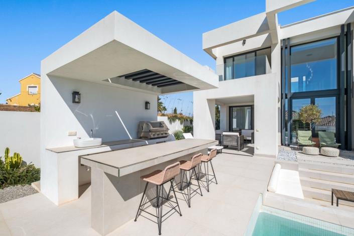 Image No.18-4 Bed Villa / Detached for sale