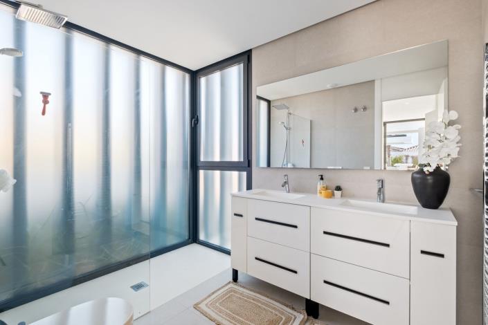 Image No.28-4 Bed Villa / Detached for sale