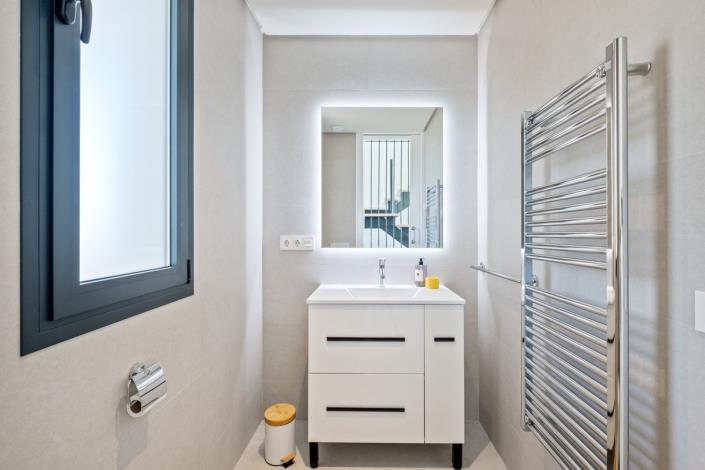 Image No.29-4 Bed Villa / Detached for sale