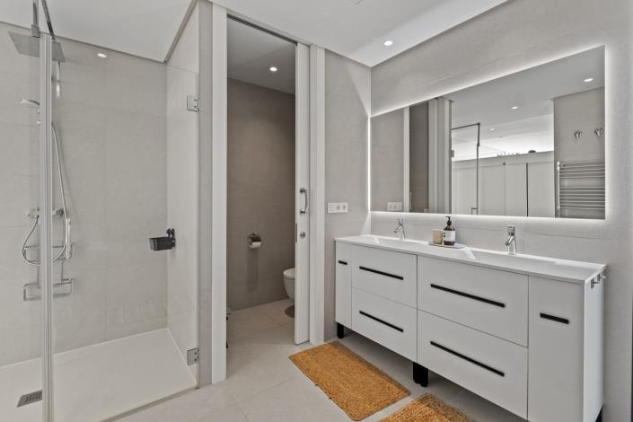 Image No.37-4 Bed Villa / Detached for sale