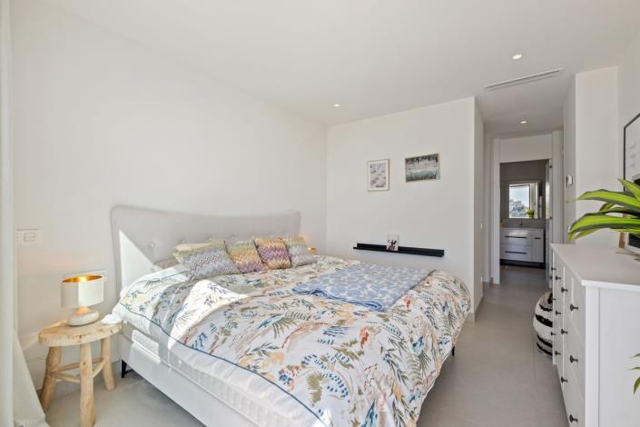 Image No.39-4 Bed Villa / Detached for sale