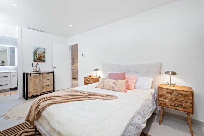 Image No.48-4 Bed Villa / Detached for sale