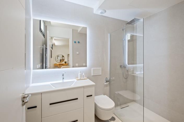 Image No.49-4 Bed Villa / Detached for sale