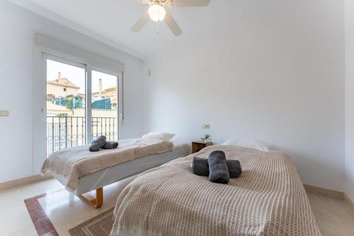 Image No.7-4 Bed Semi-Detached for sale