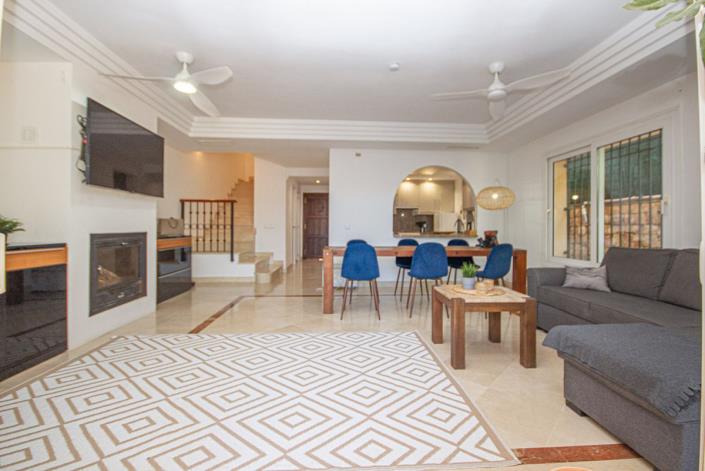 Image No.15-4 Bed Semi-Detached for sale