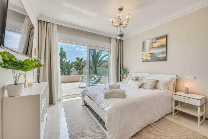 Image No.12-6 Bed Villa / Detached for sale