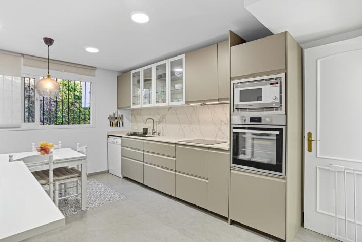 Image No.3-3 Bed Townhouse for sale