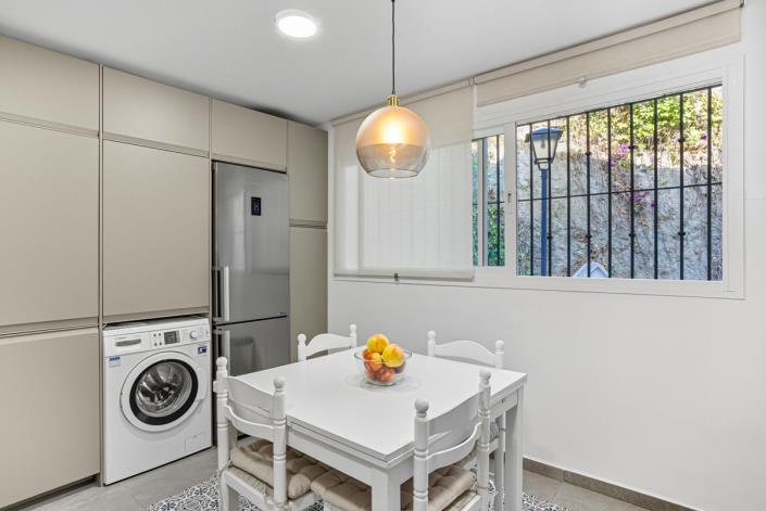 Image No.12-3 Bed Townhouse for sale