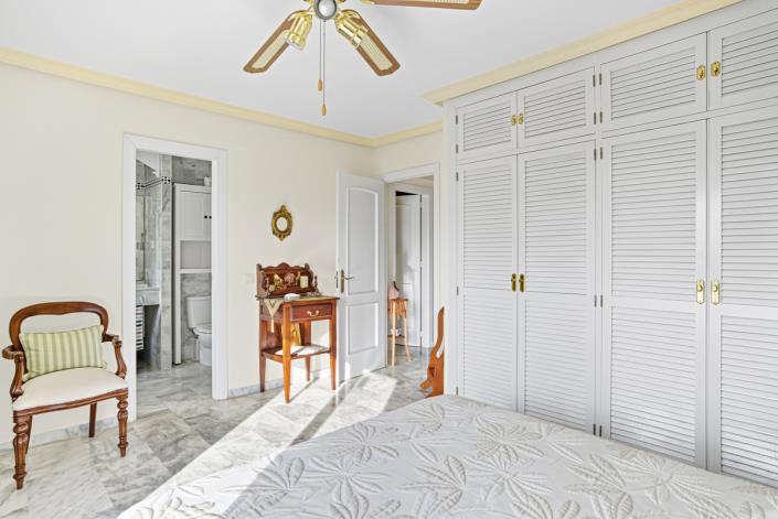 Image No.14-3 Bed Townhouse for sale