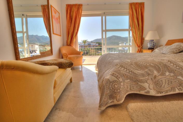 Image No.15-3 Bed Townhouse for sale