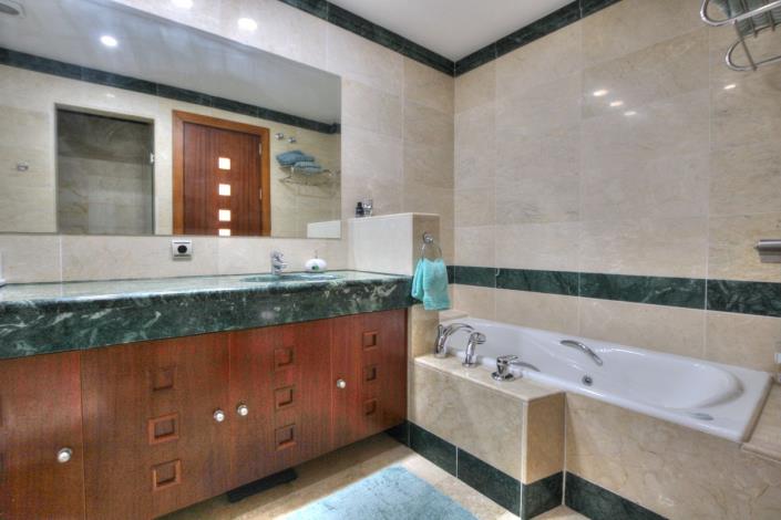 Image No.17-3 Bed Townhouse for sale