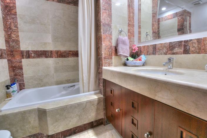 Image No.24-3 Bed Townhouse for sale