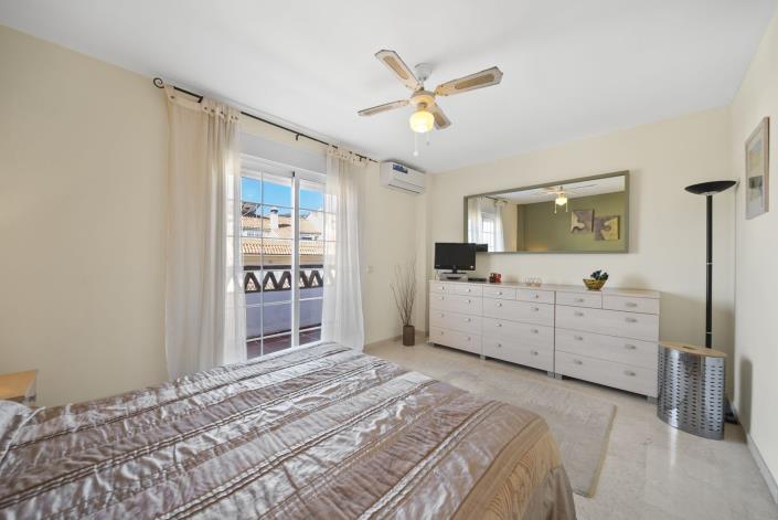 Image No.12-3 Bed Townhouse for sale