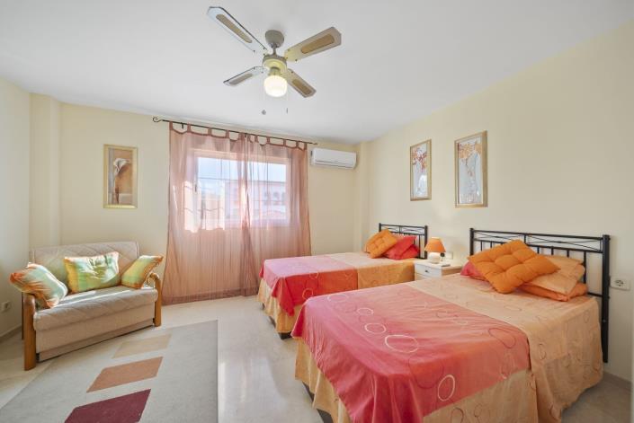 Image No.15-3 Bed Townhouse for sale