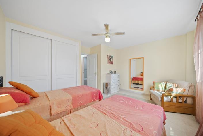 Image No.16-3 Bed Townhouse for sale