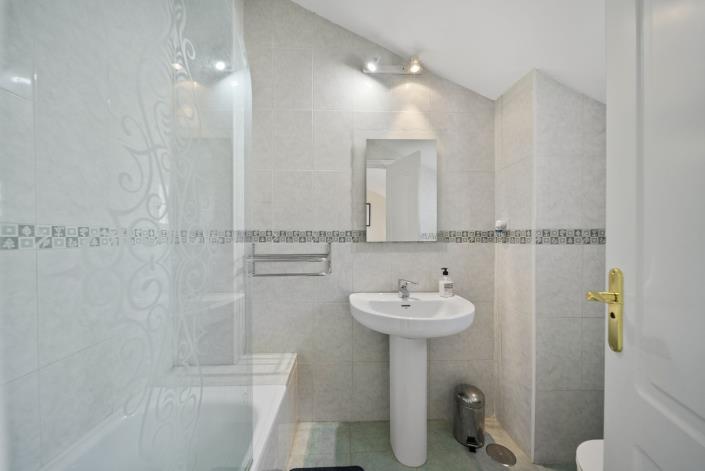 Image No.26-3 Bed Townhouse for sale