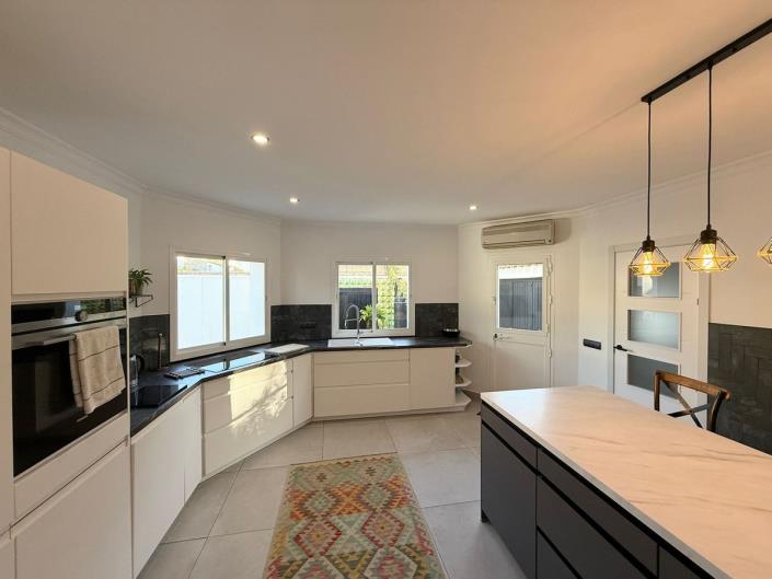 Image No.6-5 Bed Villa / Detached for sale