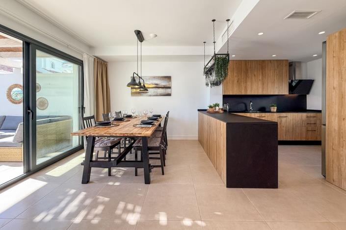 Image No.12-3 Bed Townhouse for sale